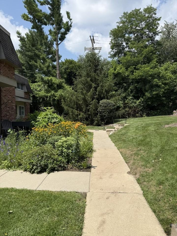 519 Long Shore Dr Apt B - Photo 2 of 16