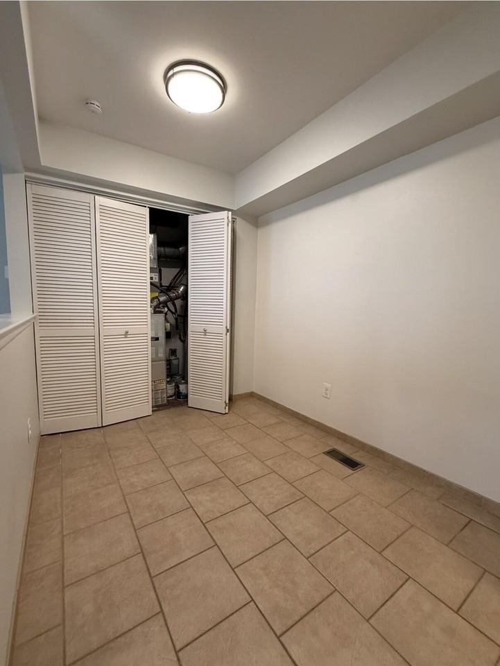 519 Long Shore Dr Apt B - Photo 5 of 16