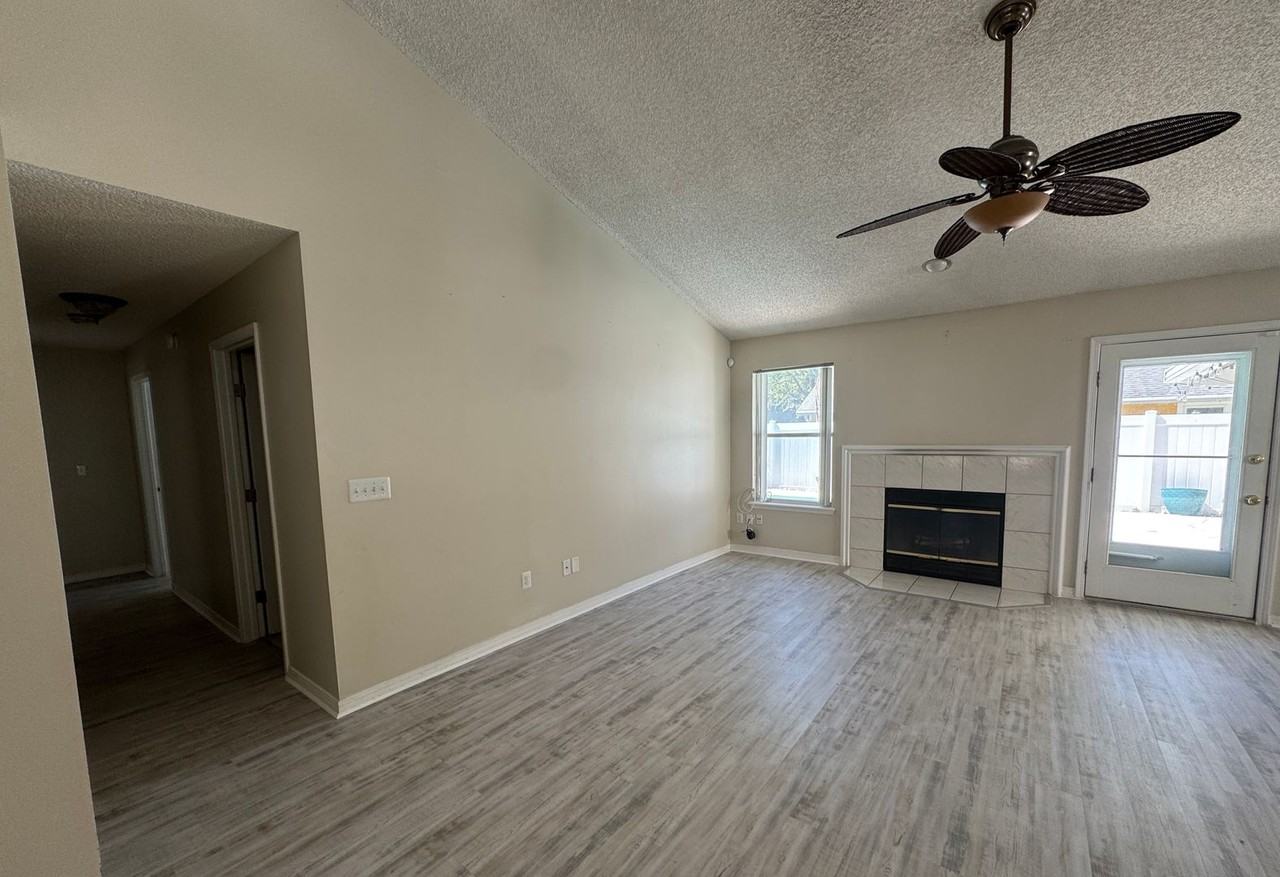 2131 Inverness Rd - Photo 4 of 28