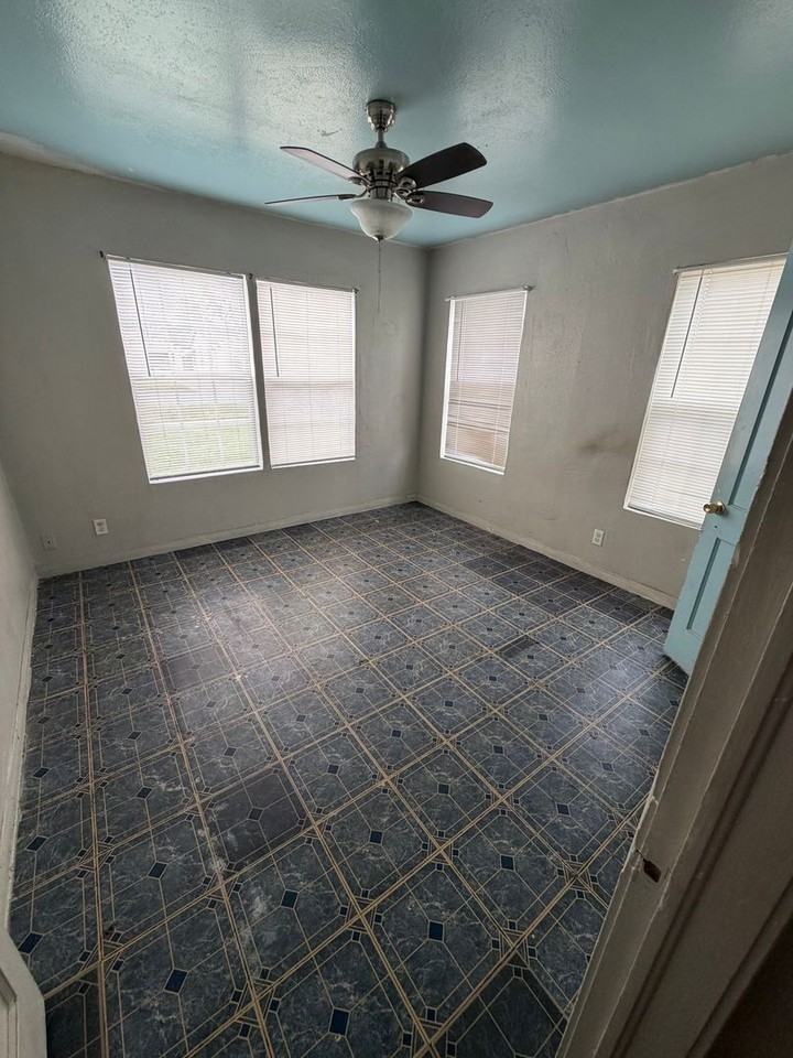 2125 Primrose St - Photo 2 of 10