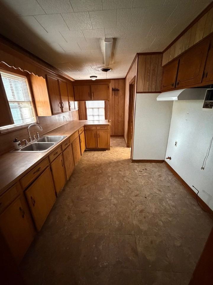 2125 Primrose St - Photo 5 of 10