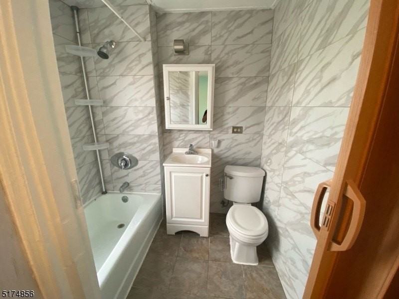 313 Hoover Ave #3 - Photo 4 of 9