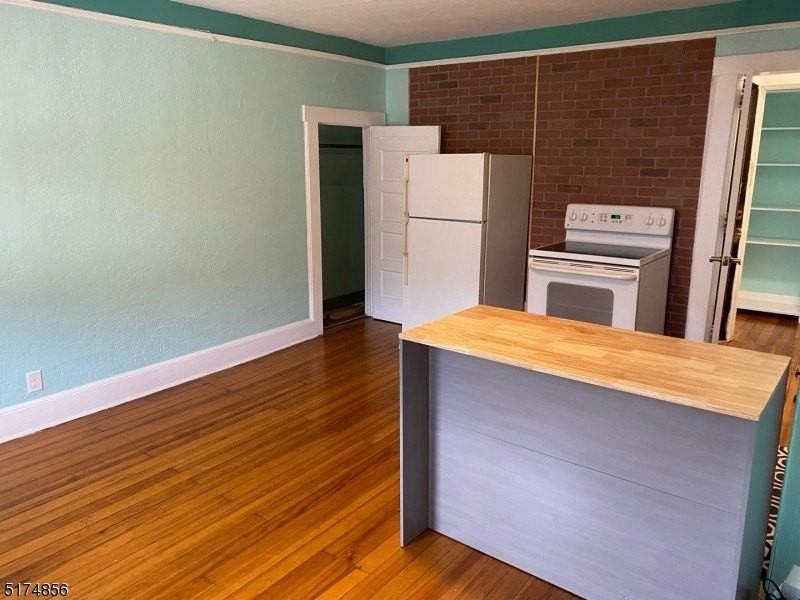 313 Hoover Ave #3 - Photo 5 of 9