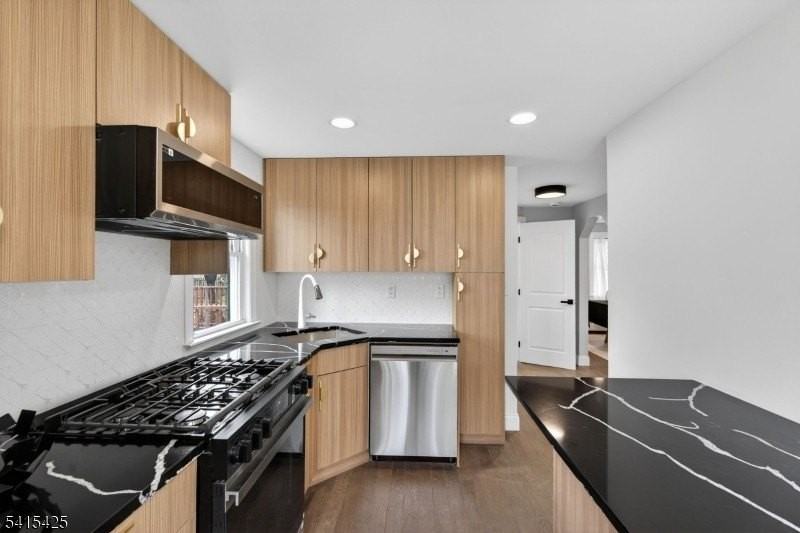 21 Lombardy Pl - Photo 5 of 42