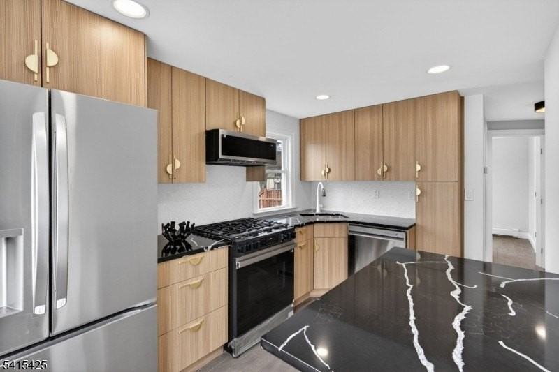 21 Lombardy Pl - Photo 6 of 42