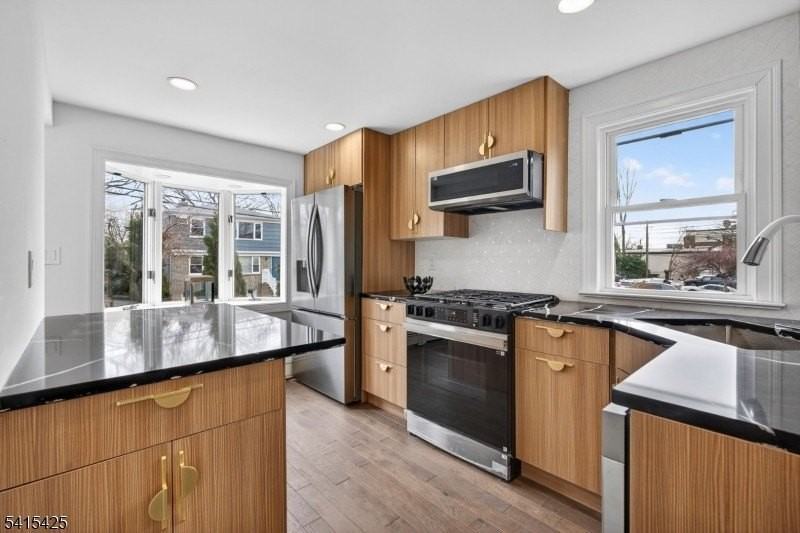 21 Lombardy Pl - Photo 7 of 42