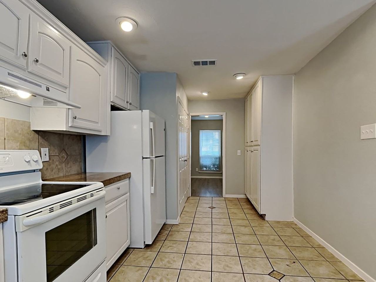 710 Oakland St - Photo 3 of 18