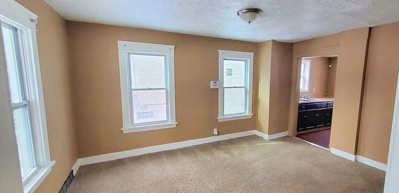 9609 Nelson Ave - Photo 2 of 4