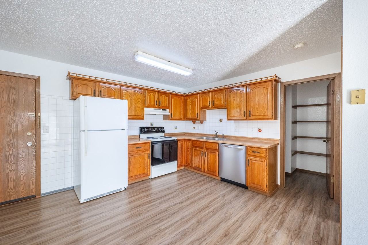 1720 North Grandview Lane - Photo 6 of 10