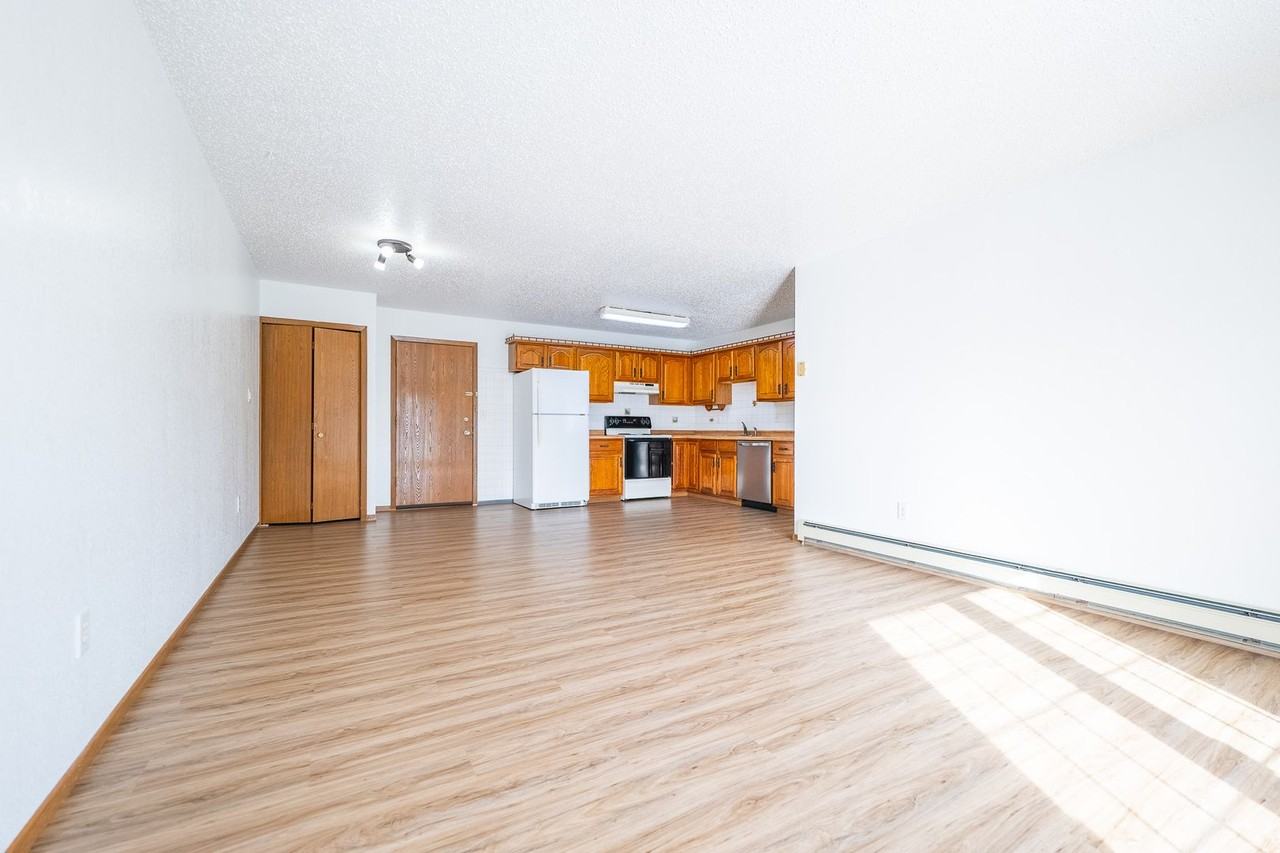 1720 North Grandview Lane - Photo 7 of 10