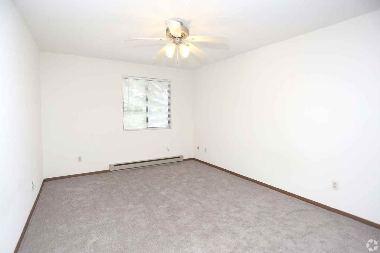 Willow Knolls Apartments - Photo 2 of 6