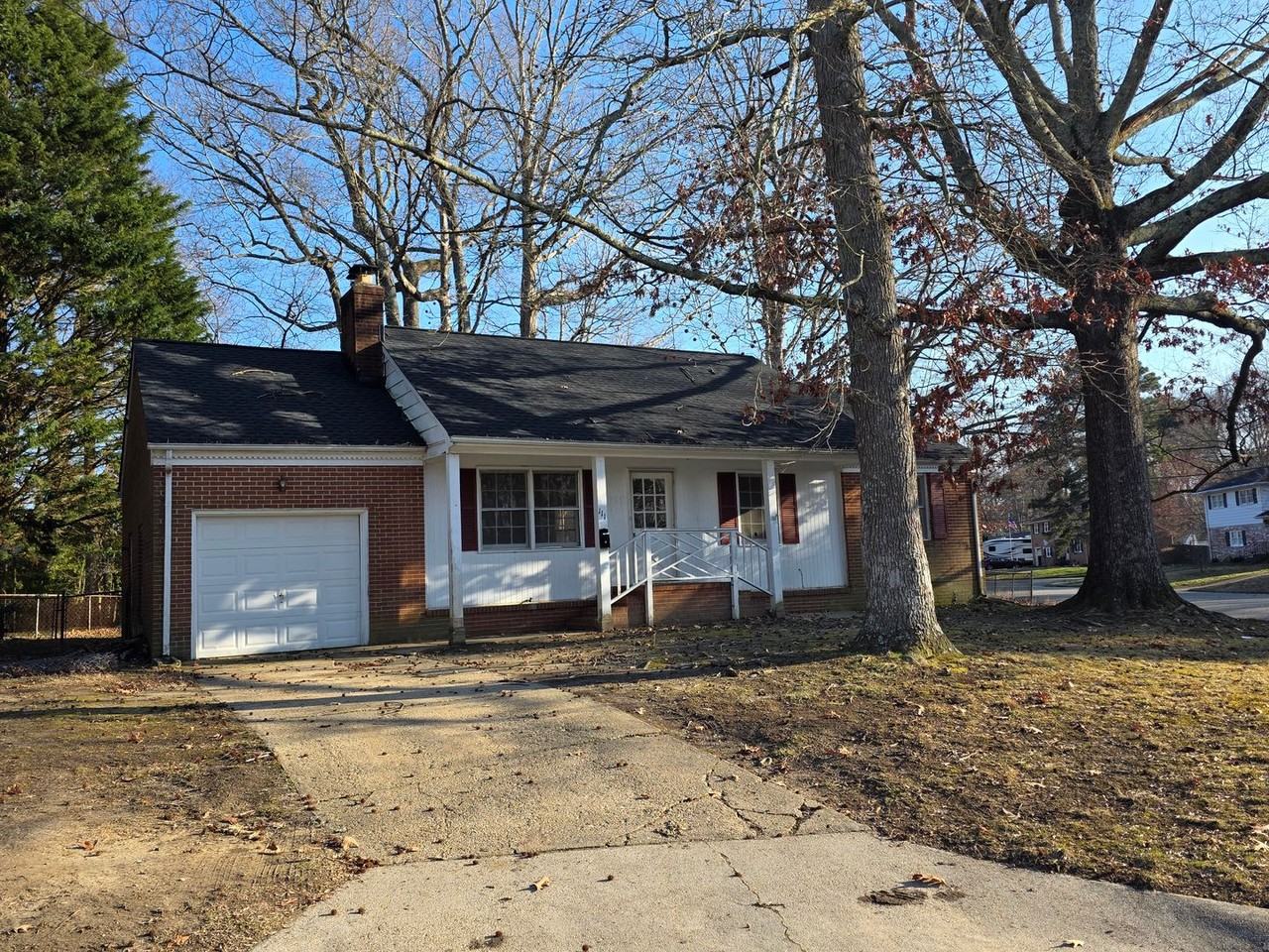 111 Cindy Cir - Photo 2 of 13