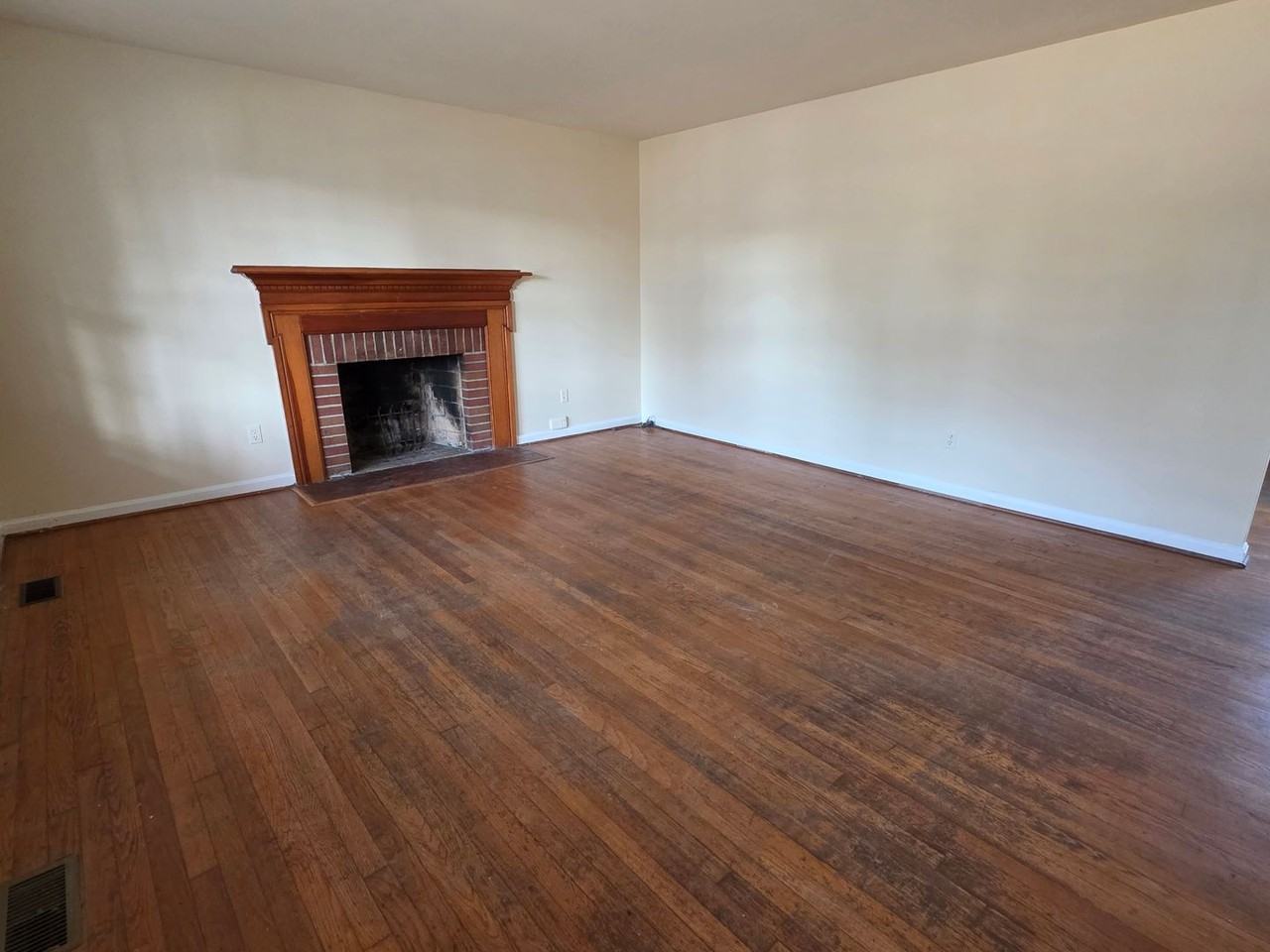 111 Cindy Cir - Photo 4 of 13