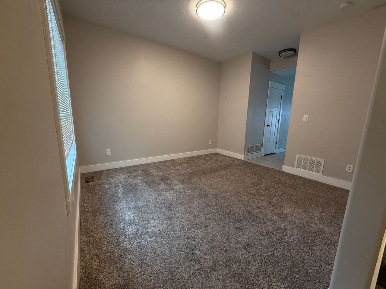 694 S Saturn Ave - Photo 2 of 13