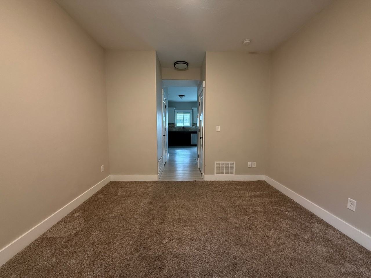 694 S Saturn Ave - Photo 3 of 13