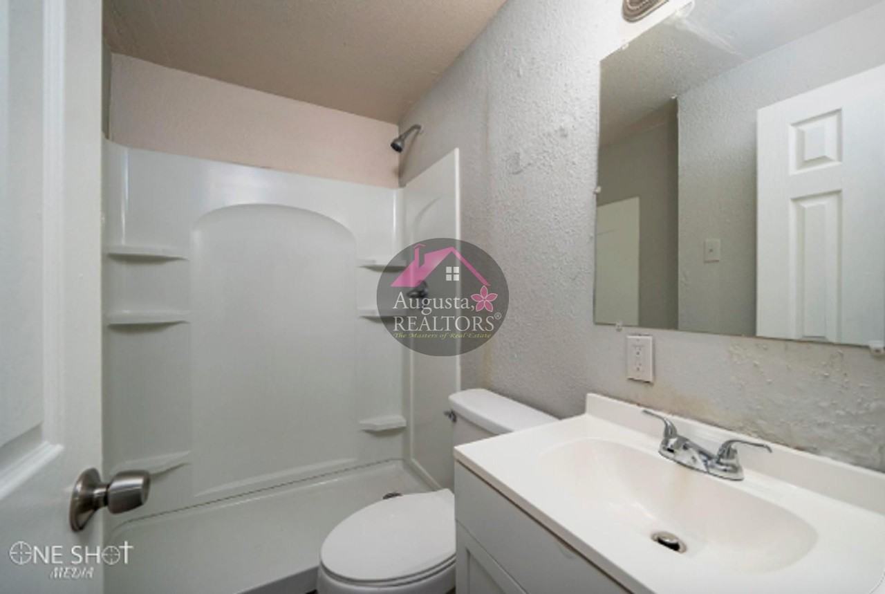 Starview Apartments - Photo 4 of 5