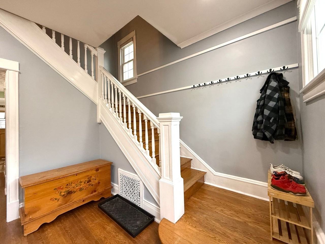 208 5th Ave - Photo 4 of 24