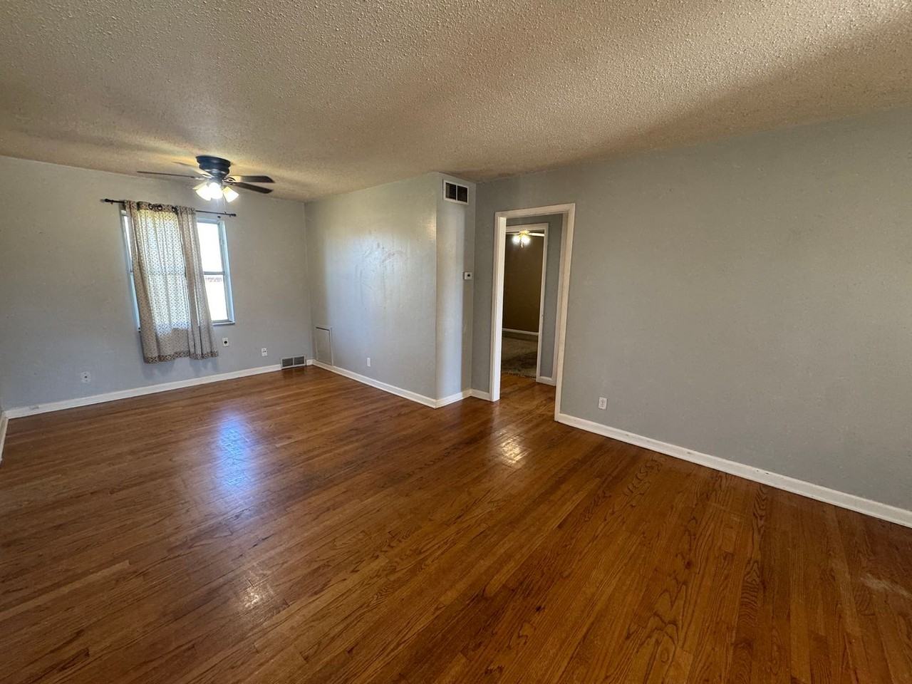 3801 Nw 51st St - Photo 3 of 8