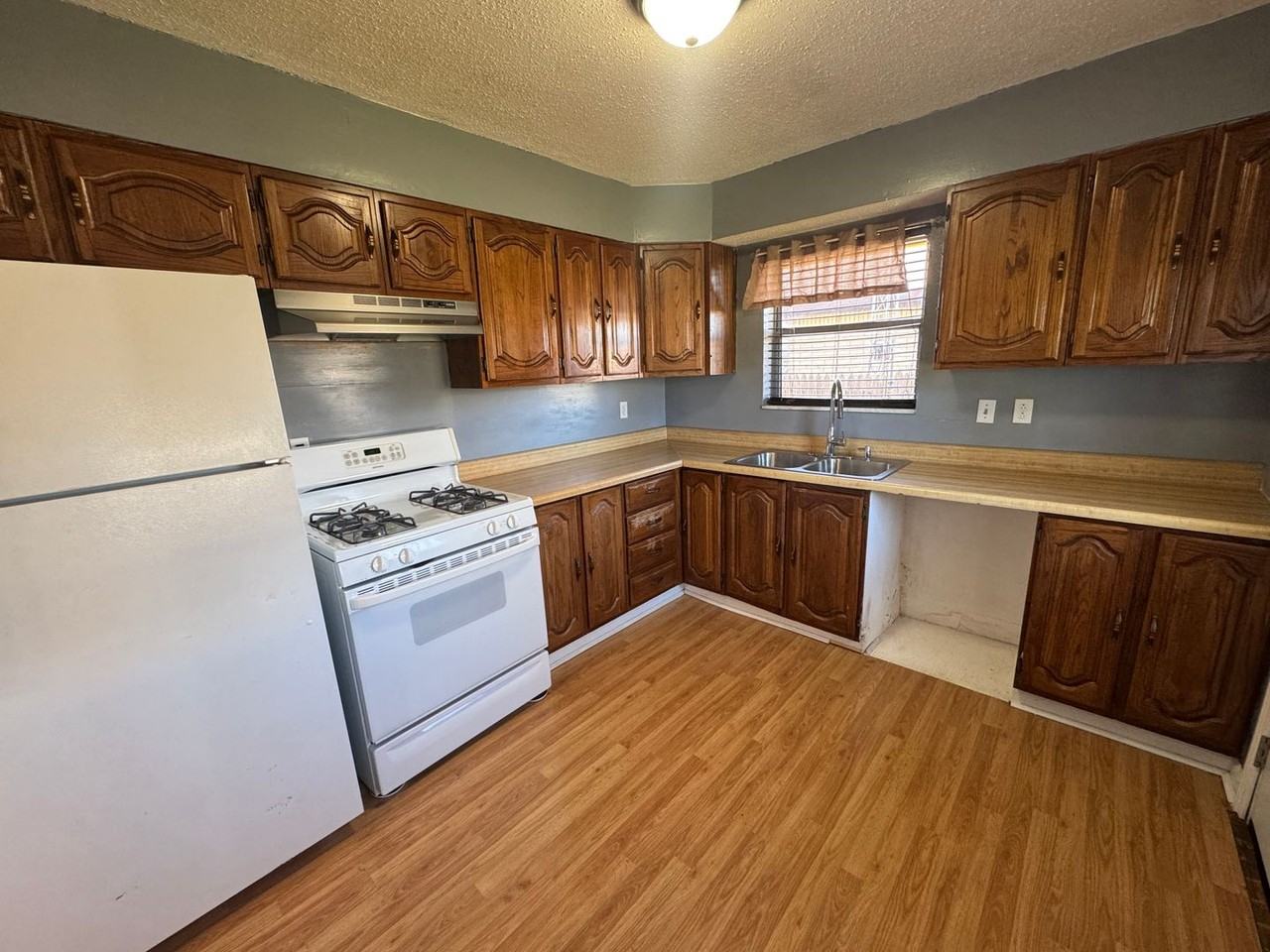 3801 Nw 51st St - Photo 4 of 8