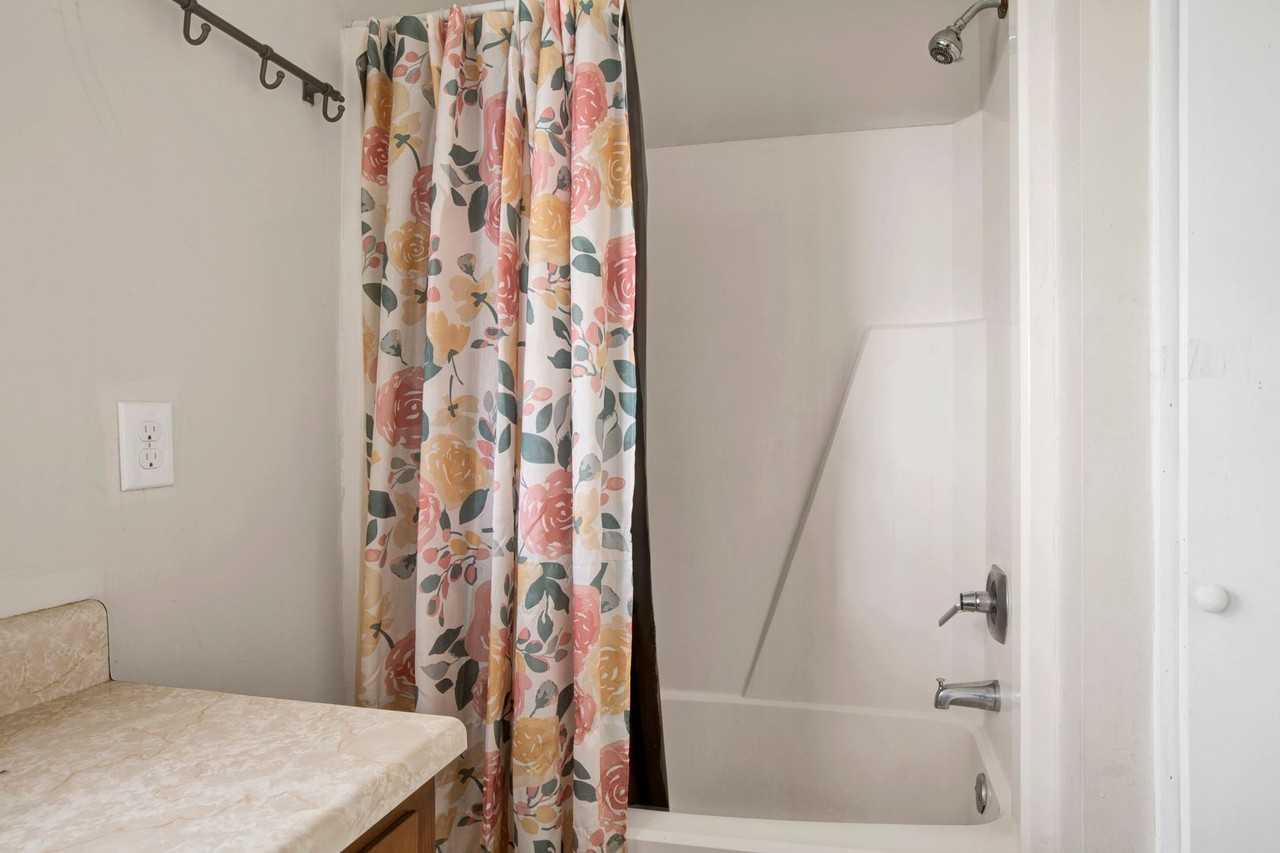 2802 W Gonzalez St - Photo 6 of 6