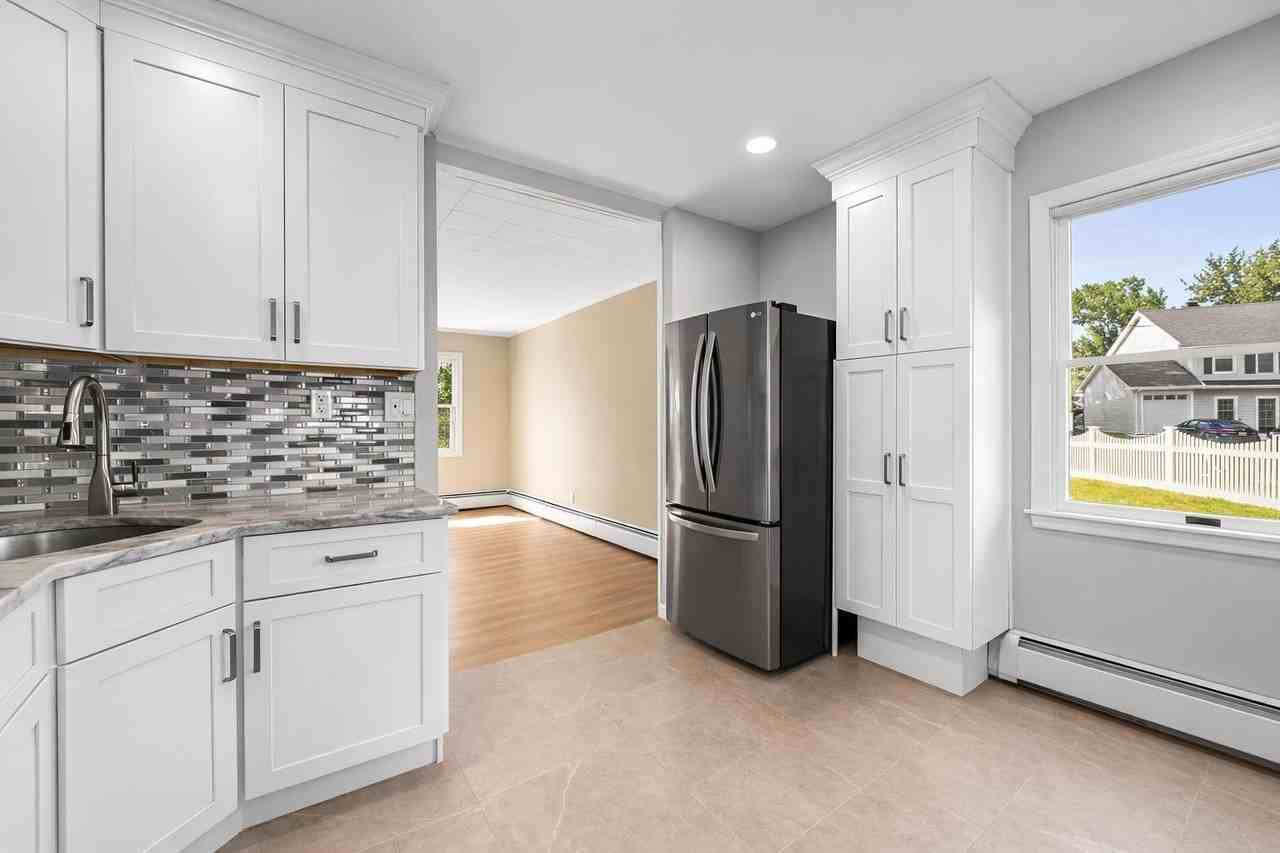 52 Markham Rd - Photo 6 of 33