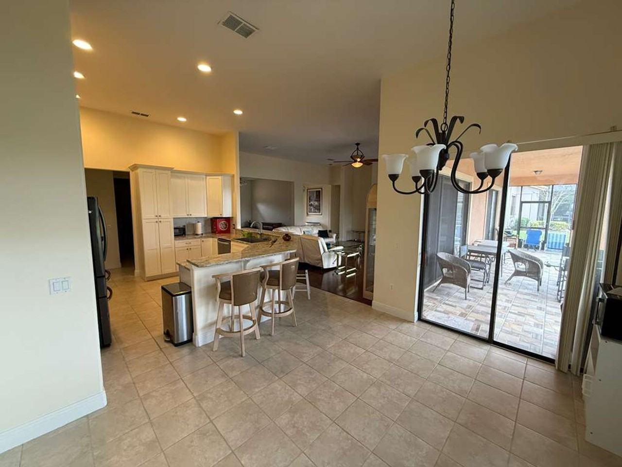 898 San Raphael St - Photo 3 of 8