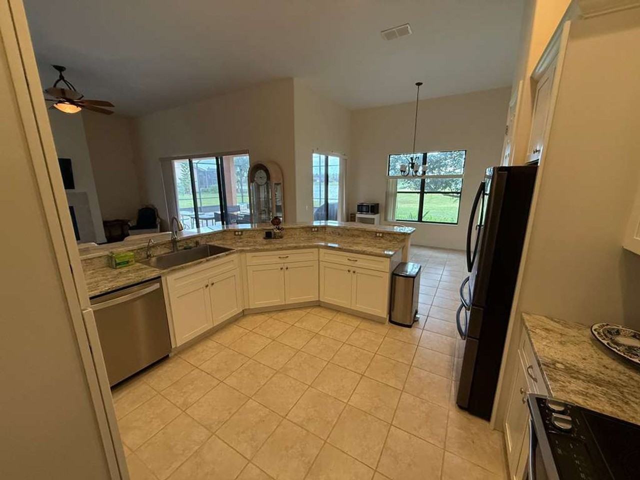 898 San Raphael St - Photo 4 of 8