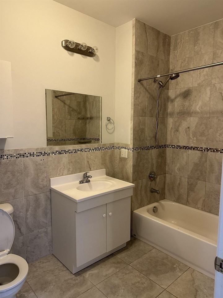 231 Avenue C #3R - Photo 6 of 9