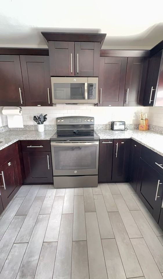 3386 Honeysuckle Rd - Photo 7 of 16