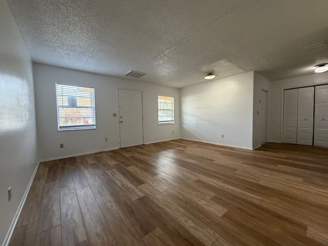 3209 Delaware Ave - Photo 6 of 12