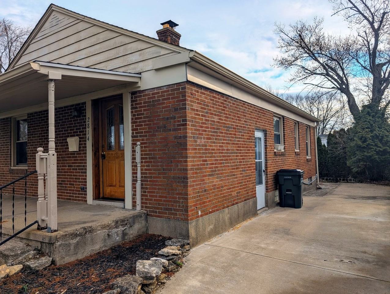 2814 Kenview Ave - Photo 5 of 30