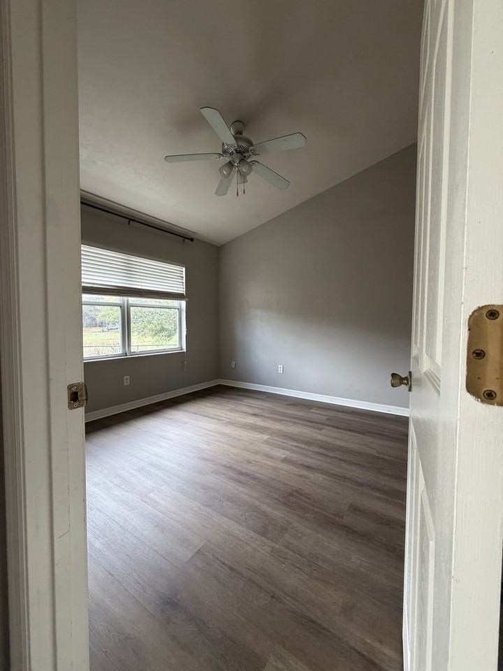 3015 Nw 79th Ct - Photo 5 of 9