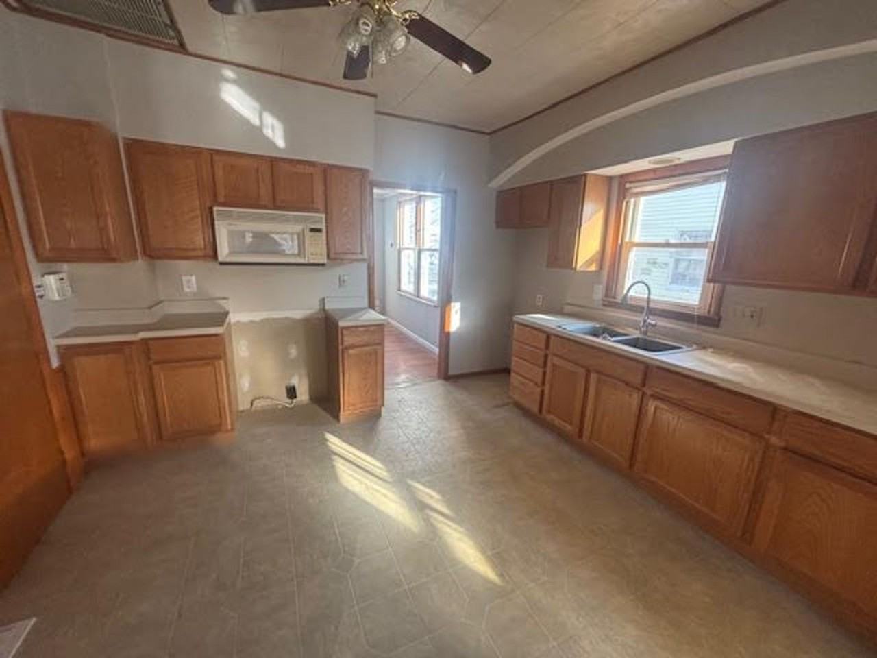 244 10th St - Photo 2 of 8