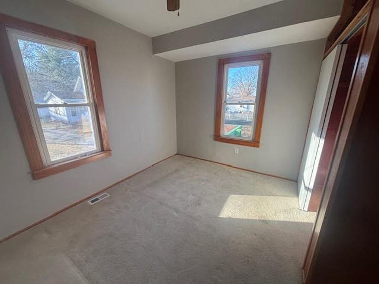 244 10th St - Photo 5 of 8