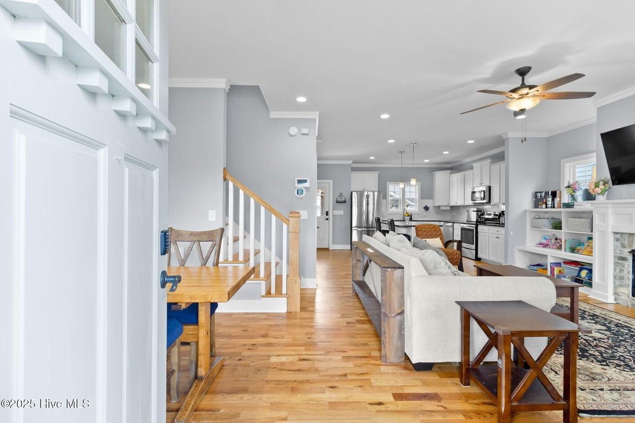 225 Springwood Way - Photo 6 of 45