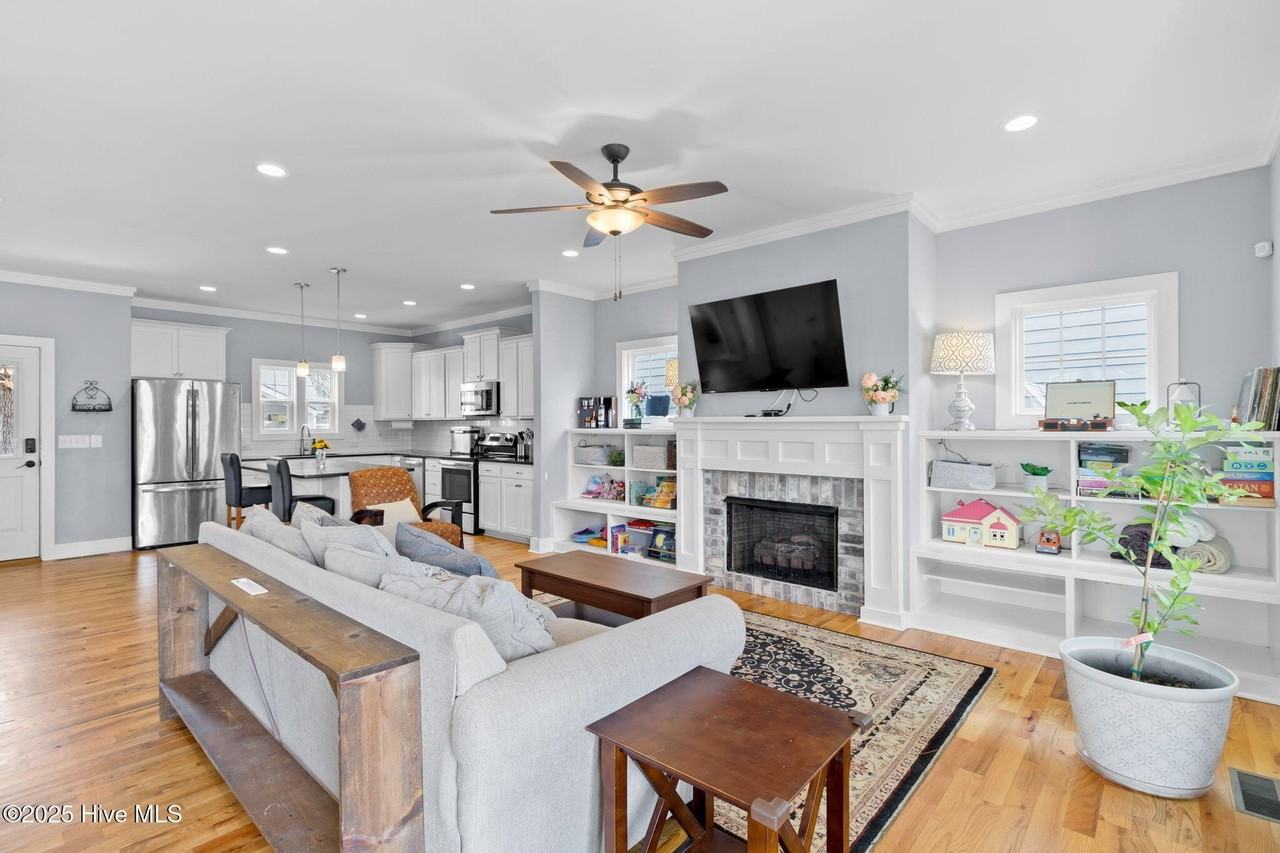 225 Springwood Way - Photo 7 of 45