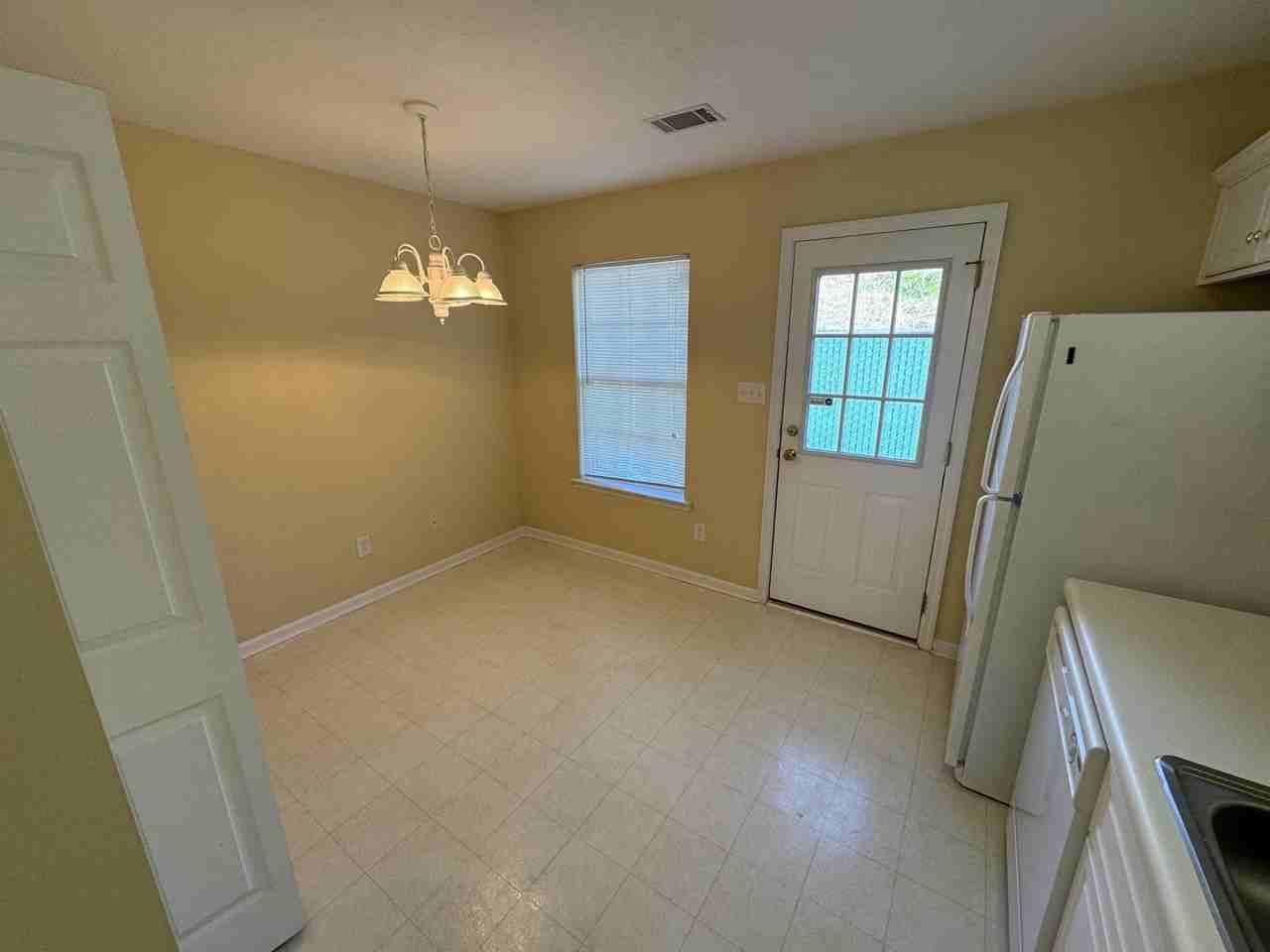 442 Flowing Creek Dr - Photo 3 of 12