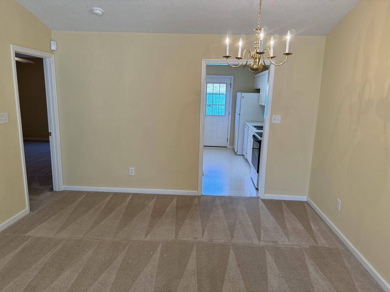 442 Flowing Creek Dr - Photo 5 of 12