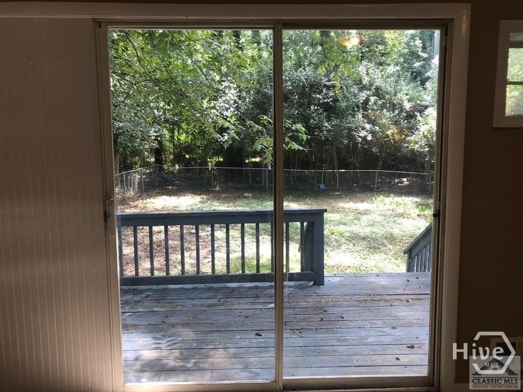 135 Lillian Dr - Photo 7 of 15