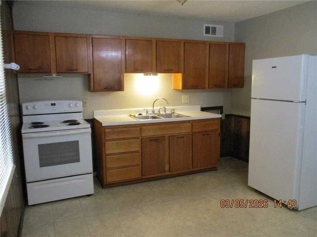 208 E Kay St Apt A - Photo 4 of 15