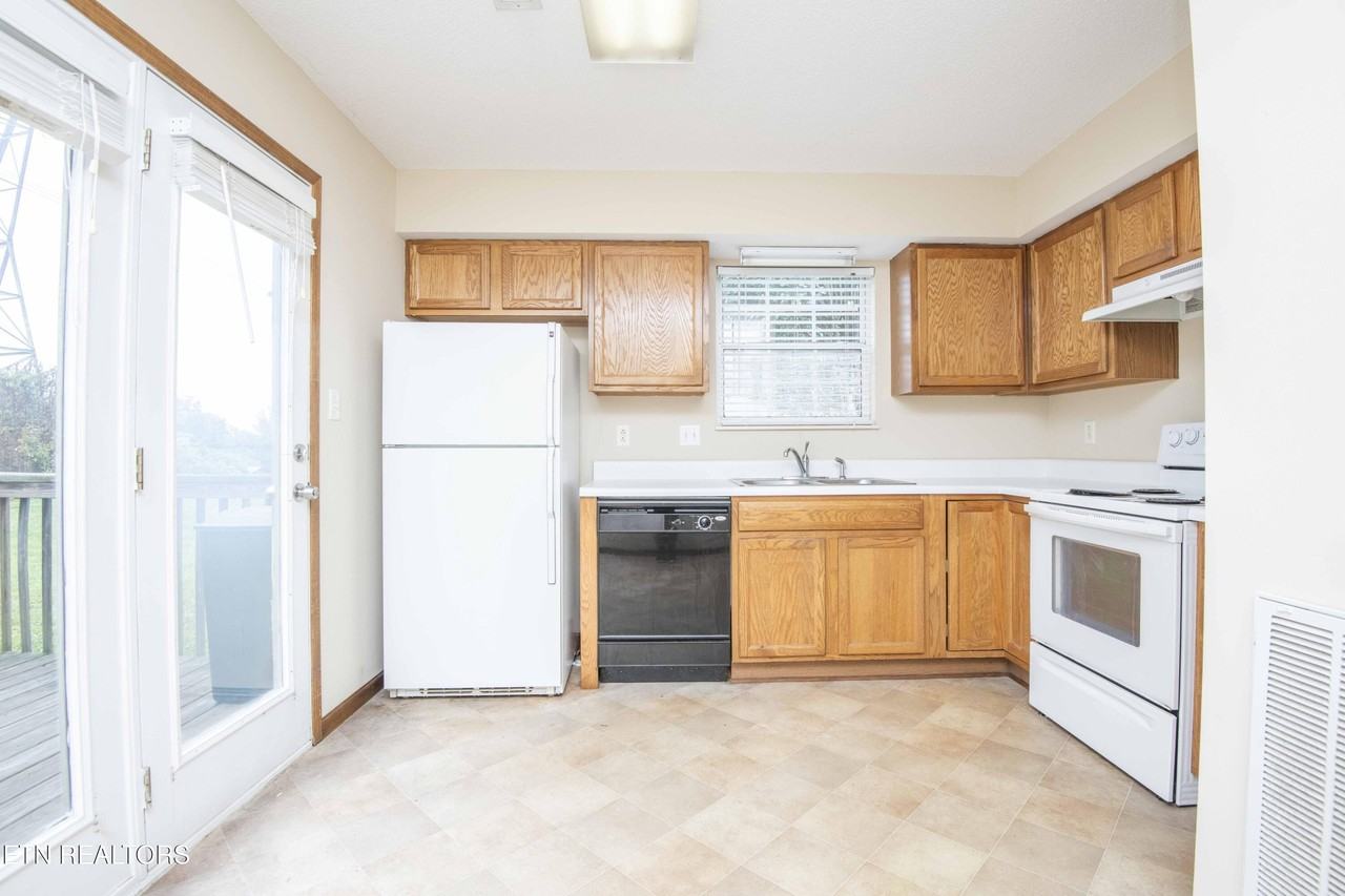 7900 Gray Heights Way - Photo 4 of 14