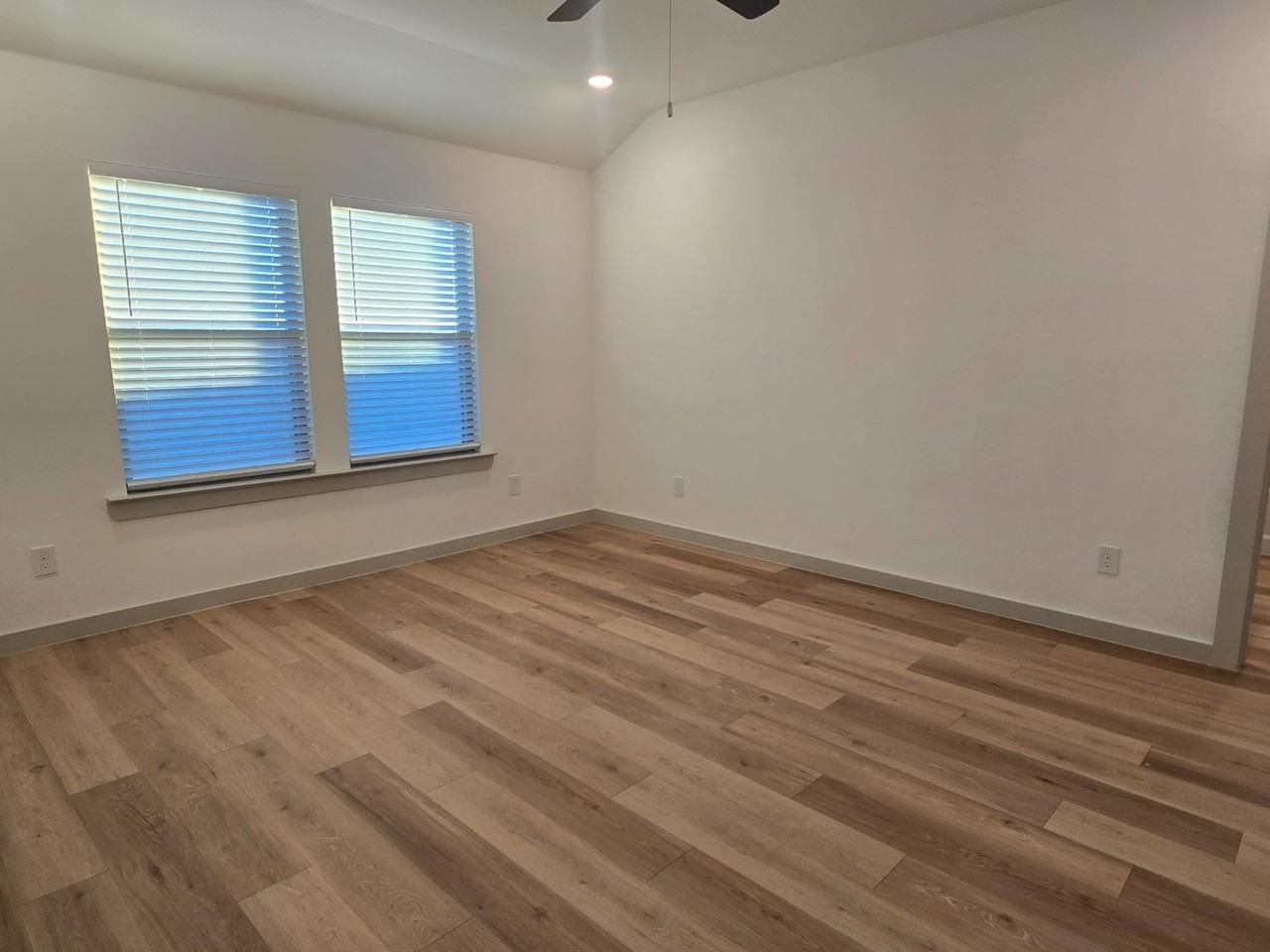 7425 8th St - Photo 7 of 25