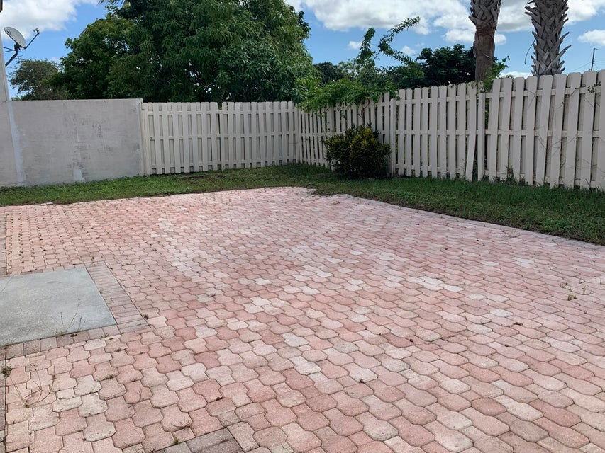 5900 Azalea Cir - Photo 4 of 8