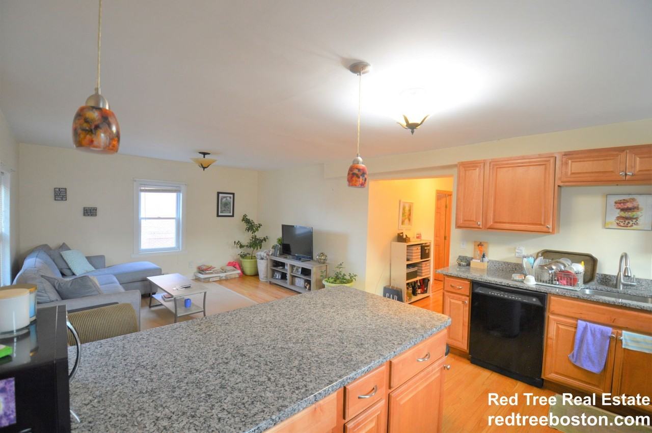 345 Market St #U2 - Photo 2 of 8