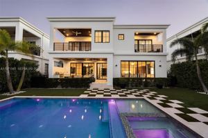 featured image of 885 Ne 76th St