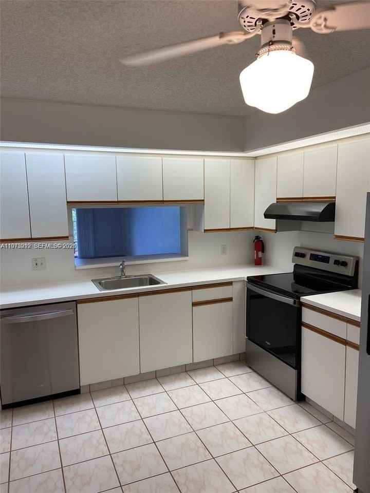 12601 Sw 13th St #303G - Photo 5 of 11