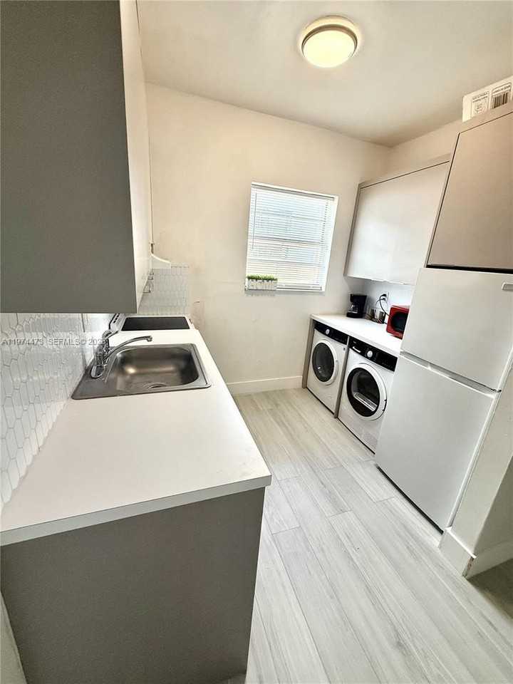 1043 Nw 2nd St #16 - Photo 2 of 9