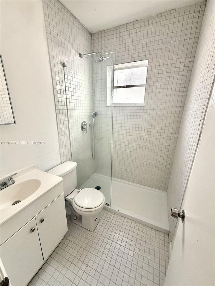 1043 Nw 2nd St #16 - Photo 5 of 9