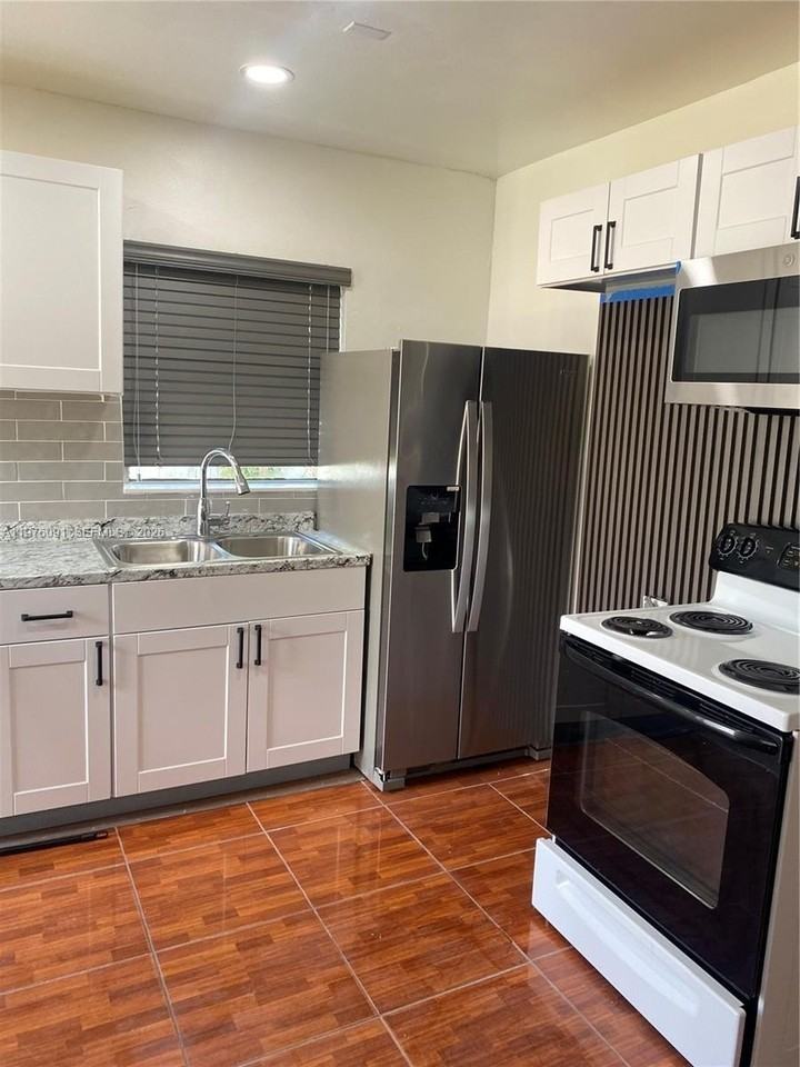 10701 Nw 23rd Ave #0 - Photo 4 of 10