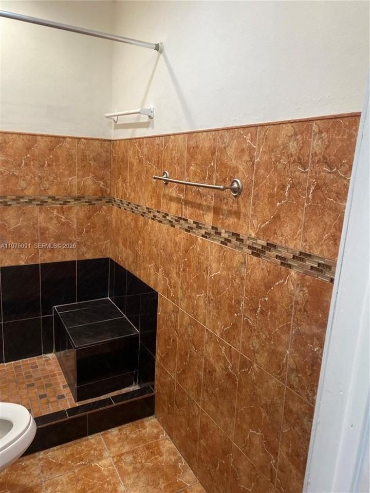 10701 Nw 23rd Ave #0 - Photo 5 of 10